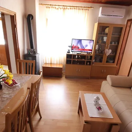 Exquisite Holiday In With Private Garden