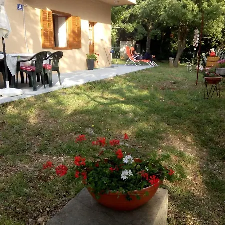 Feriehus Exquisite Holiday In With Private Garden Tribanj-Kruscica